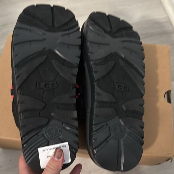 NWOT- UGG- Spaceslider Tech Slide- black and neon pink-Size 9 - Picture 12 of 12